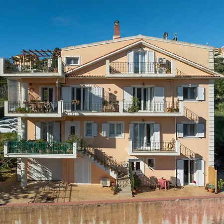 Chrysianna Seaview 아파트